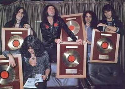 RonnieRichieAndRainbowGuysWithGoldPlatters.JPG